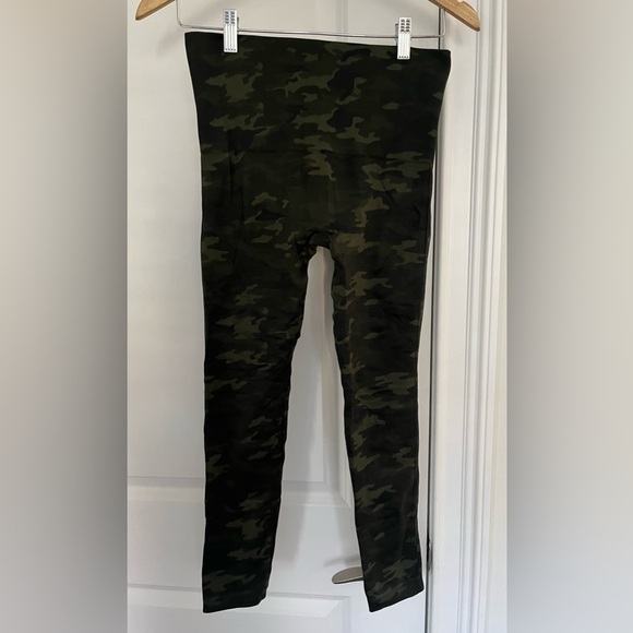 SPANX Look At Me Now Seamless Legging in Green Camo Sz. M NWOT - Picture 5 of 8